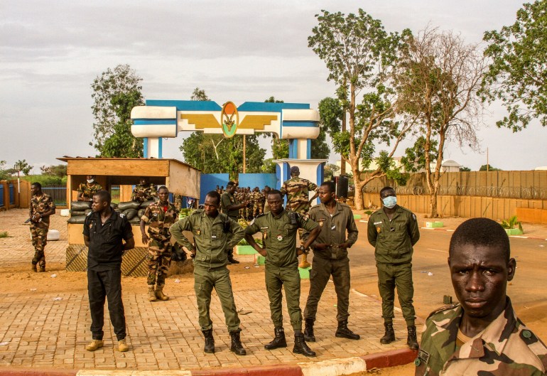 Niger's security forces stands guard as pro junta supporters take part in a demonstration in front of a French army base in Niamey, Niger, August 11, 2023. REUTERS/Mahamadou Hamidou NO RESALES. NO ARCHIVES