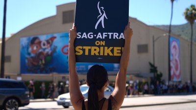 كسر SAG-AFTRA Strike - الأسئلة الأكثر إلحاحًا - هل من المقبول الذهاب إلى الأفلام - موافق للبث