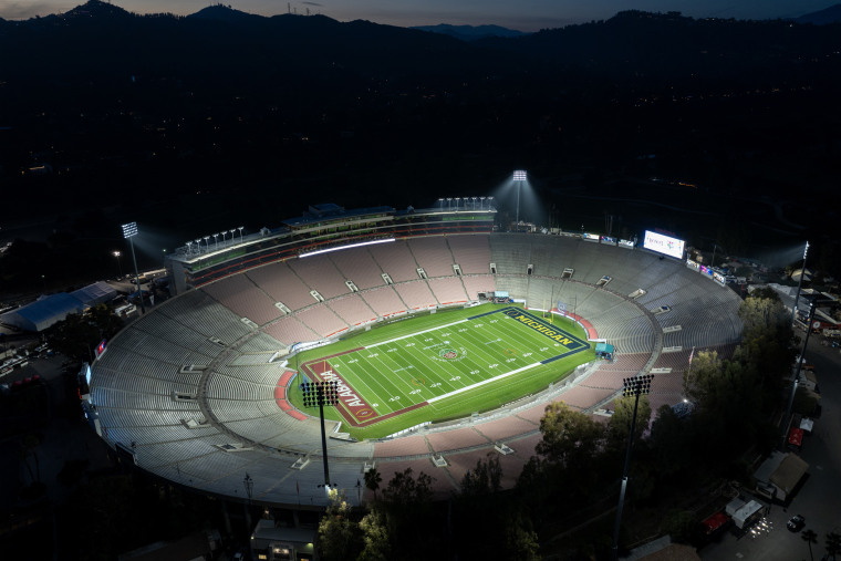 الصورة: باسادينا تستعد لـ Rose Bowl