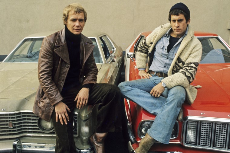 ديفيد سول وبول مايكل جلاسر في فيلم "Starsky and Hutch" عام 1975. 