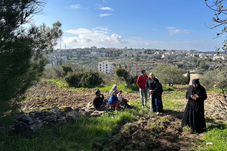 أعمال تجريف استطيانية في حي بيت صفافا في القدس