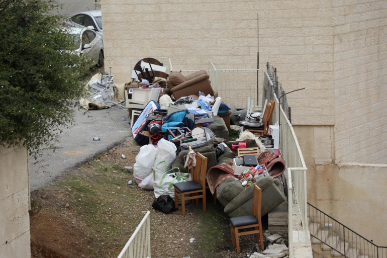 فلسطين-القدس-حي جبل المكبر - 3 يناير 2024-خاص بالجزيرة نت- القوات الإسرائيلية تهدم منزل الفلسطيني إياد الشقيرات