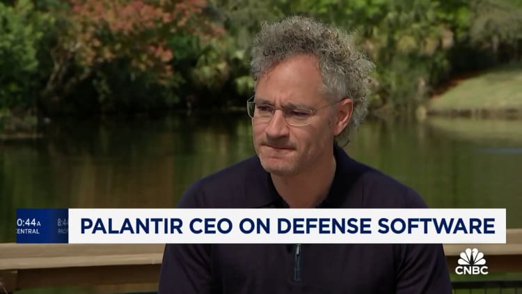 شاهد مقابلة CNBC الكاملة مع الرئيس التنفيذي لشركة Palantir أليكس كارب