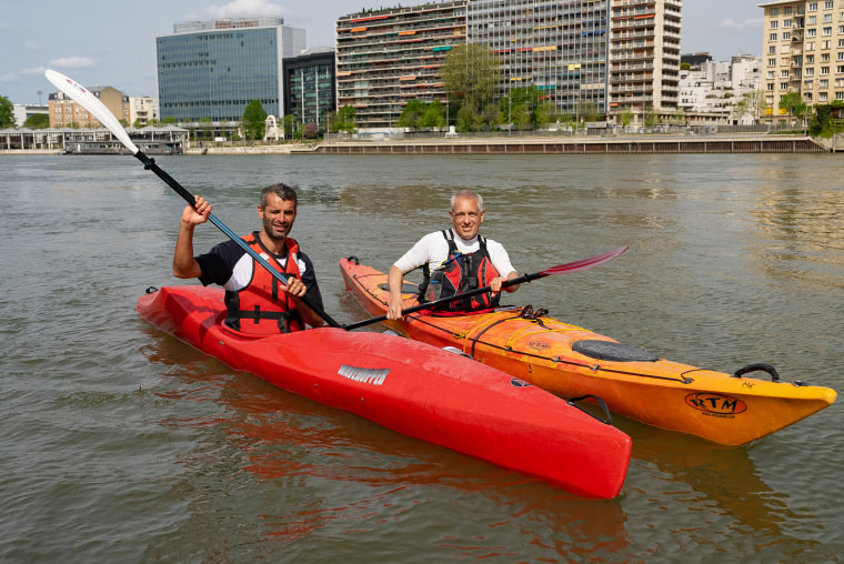 بول معقاد وفنسنت دارنت عضوان في نادي Arc en Seine Kayak.