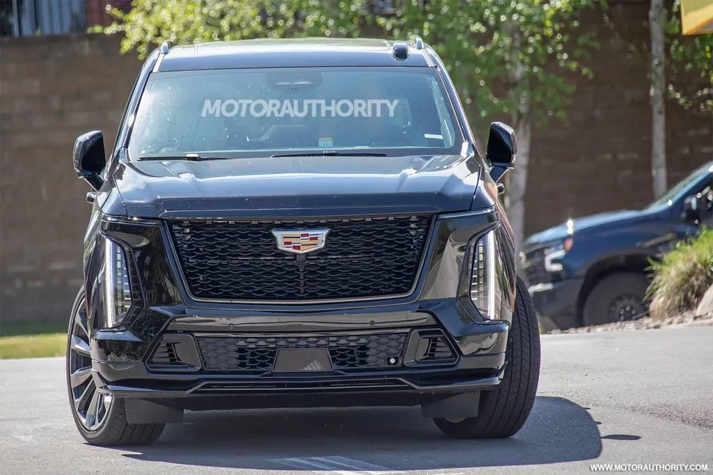 2025-cadillac-escalade-v-facelift-spy-shots--photo-credit-baldauf_100928213_l