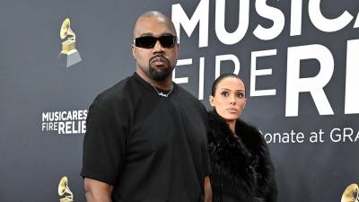 ميزة حزمة Kanye West و Bianca Censori على PDA في 2025 Grammys Afterparty