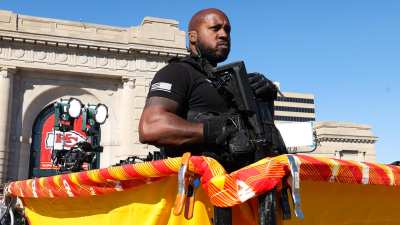 Kansas City Chiefs Super Bowl Parade يطلق كل ما نعرفه حتى الآن 238