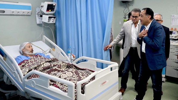 رئيس الوزراء يجري حوارا مع المرضى بمستشفى طنطا العام الجديد خلال جولته بالغربية