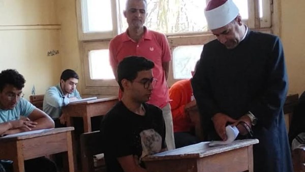 رئيس المنوفية الأزهرية يتابع امتحانات النحو للعلمي بلجنة الباجور