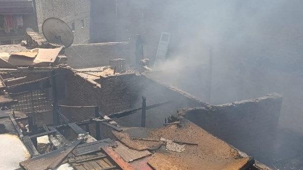 السيطرة على حريق شب في عقار بشبرا الخيمة دون خسائر بشرية.. صور